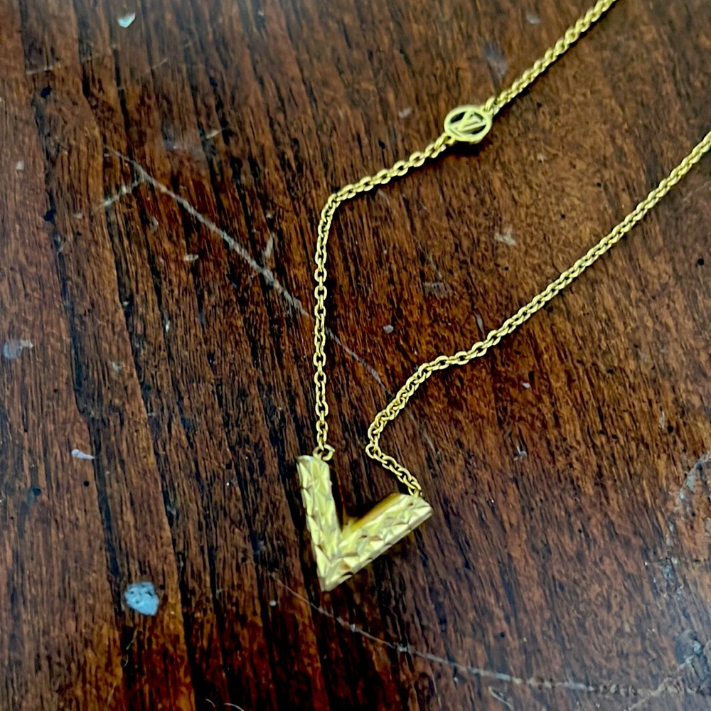 Louis Vuitton Essential V Necklace